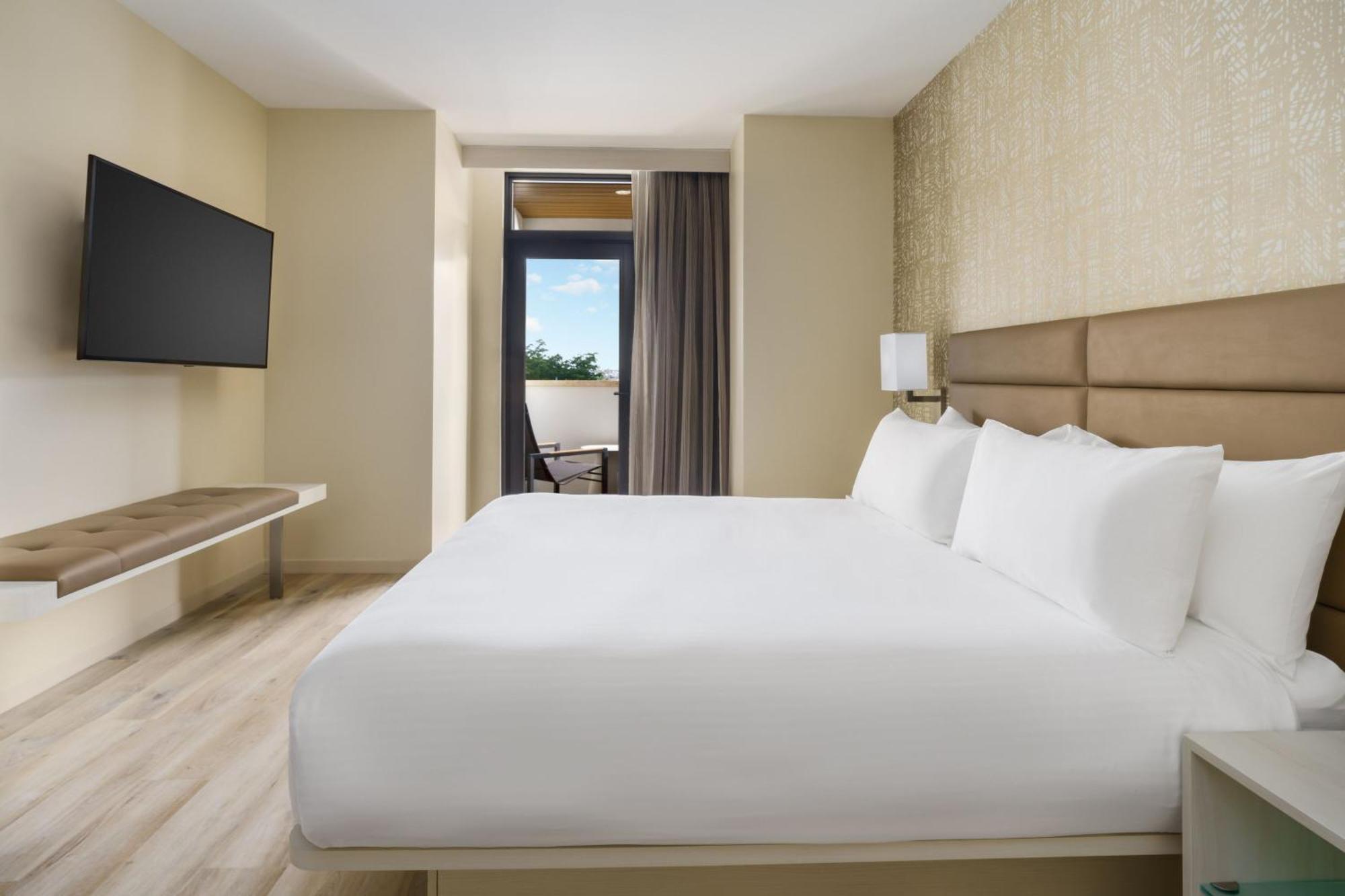 Ac Hotel By Marriott Naples 5Th Avenue Bagian luar foto