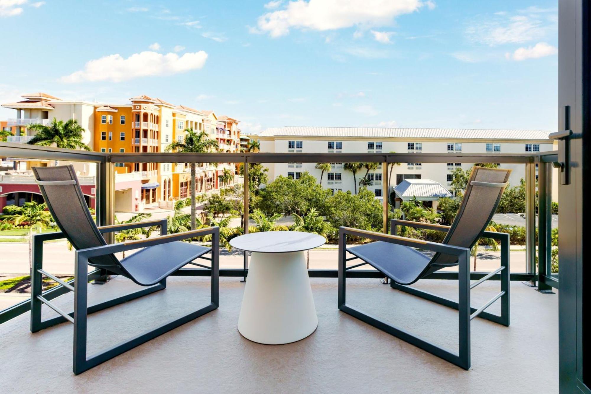 Ac Hotel By Marriott Naples 5Th Avenue Bagian luar foto