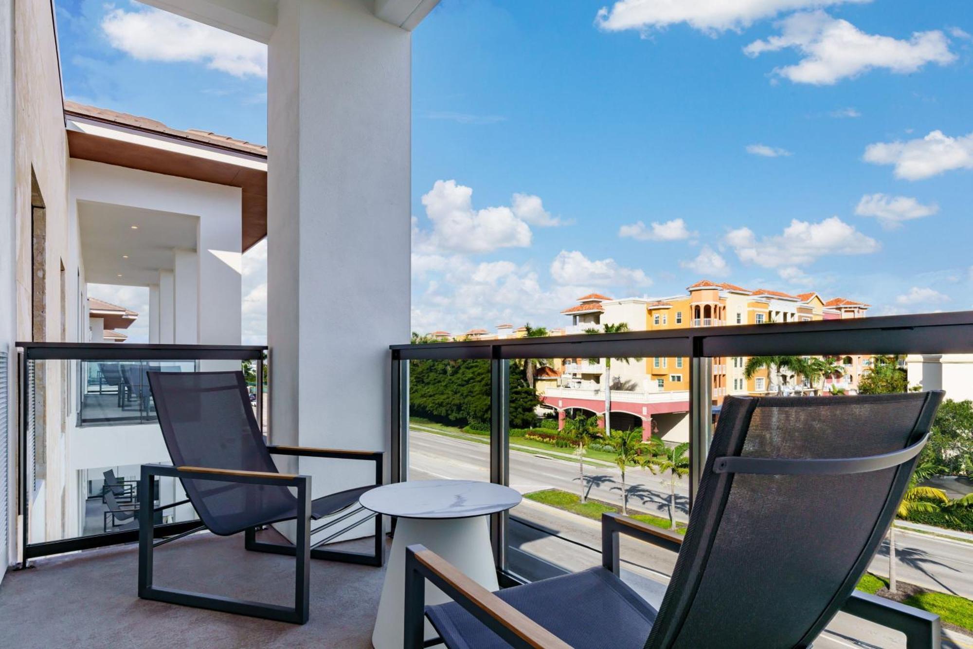 Ac Hotel By Marriott Naples 5Th Avenue Bagian luar foto