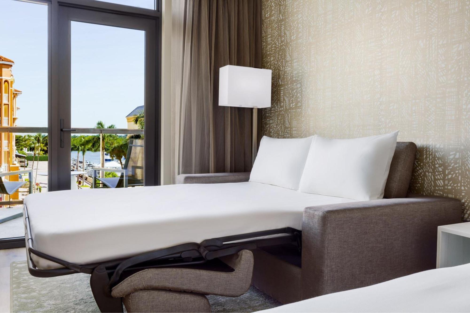 Ac Hotel By Marriott Naples 5Th Avenue Bagian luar foto