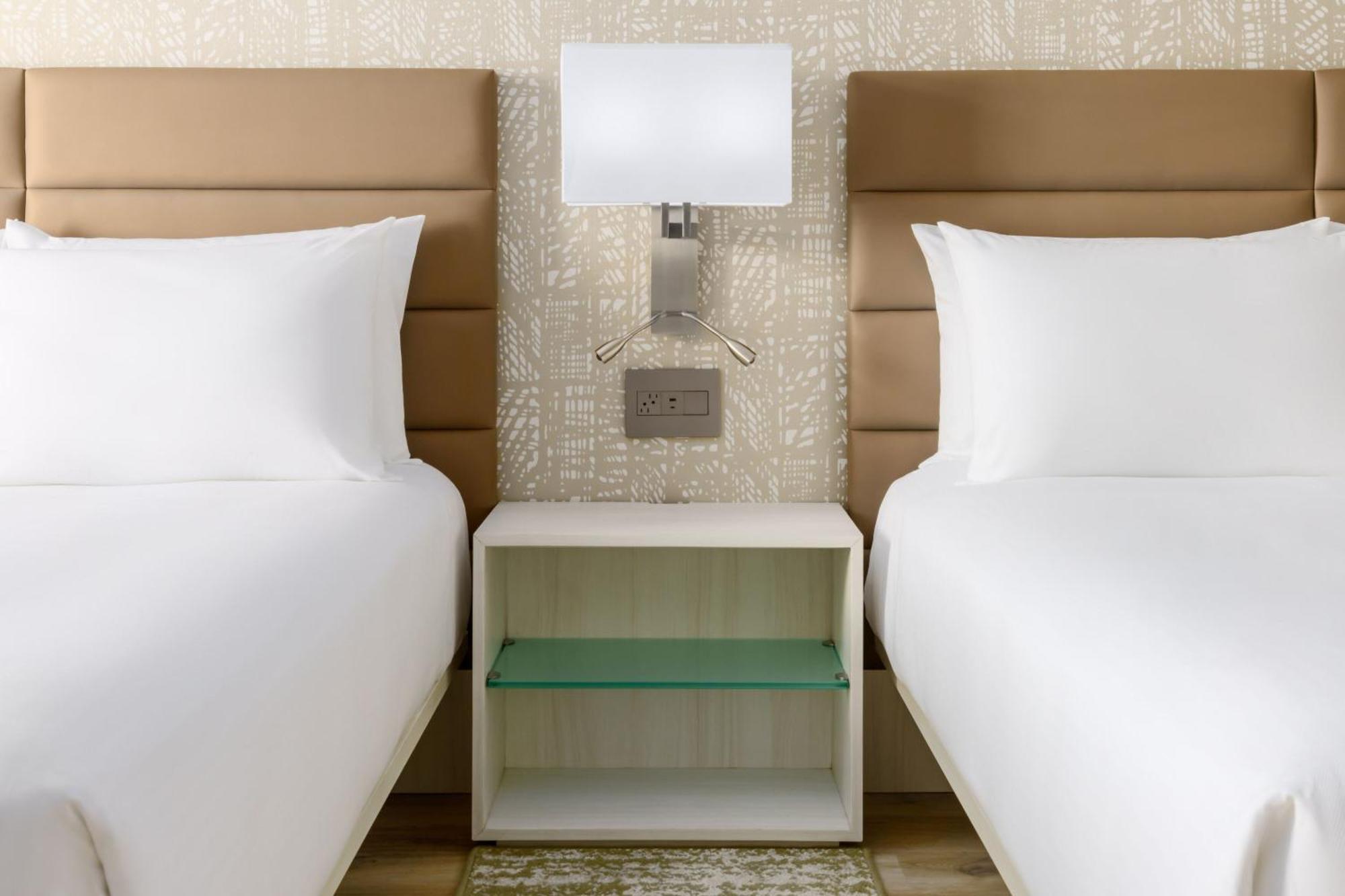 Ac Hotel By Marriott Naples 5Th Avenue Bagian luar foto