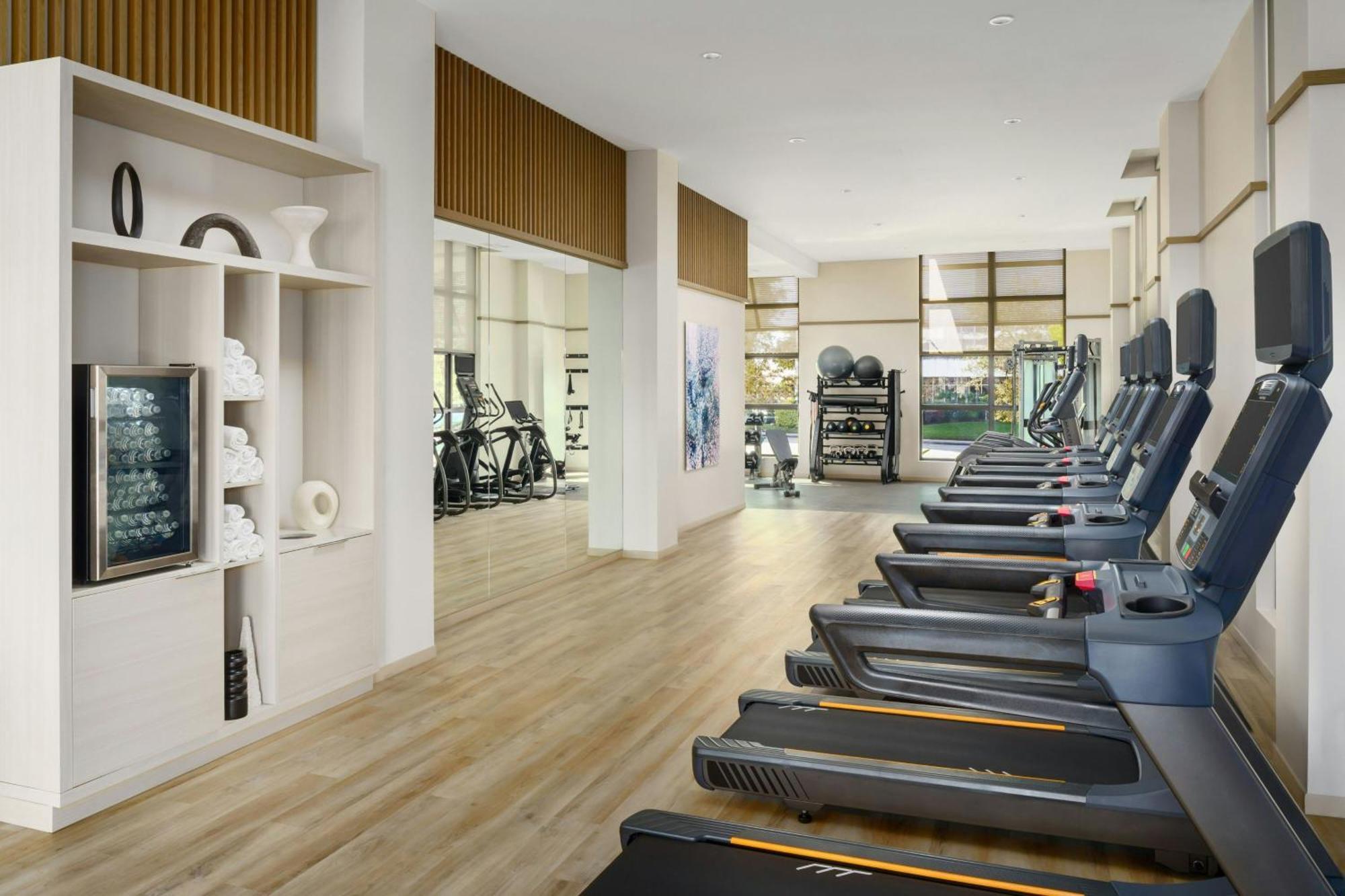 Ac Hotel By Marriott Naples 5Th Avenue Bagian luar foto