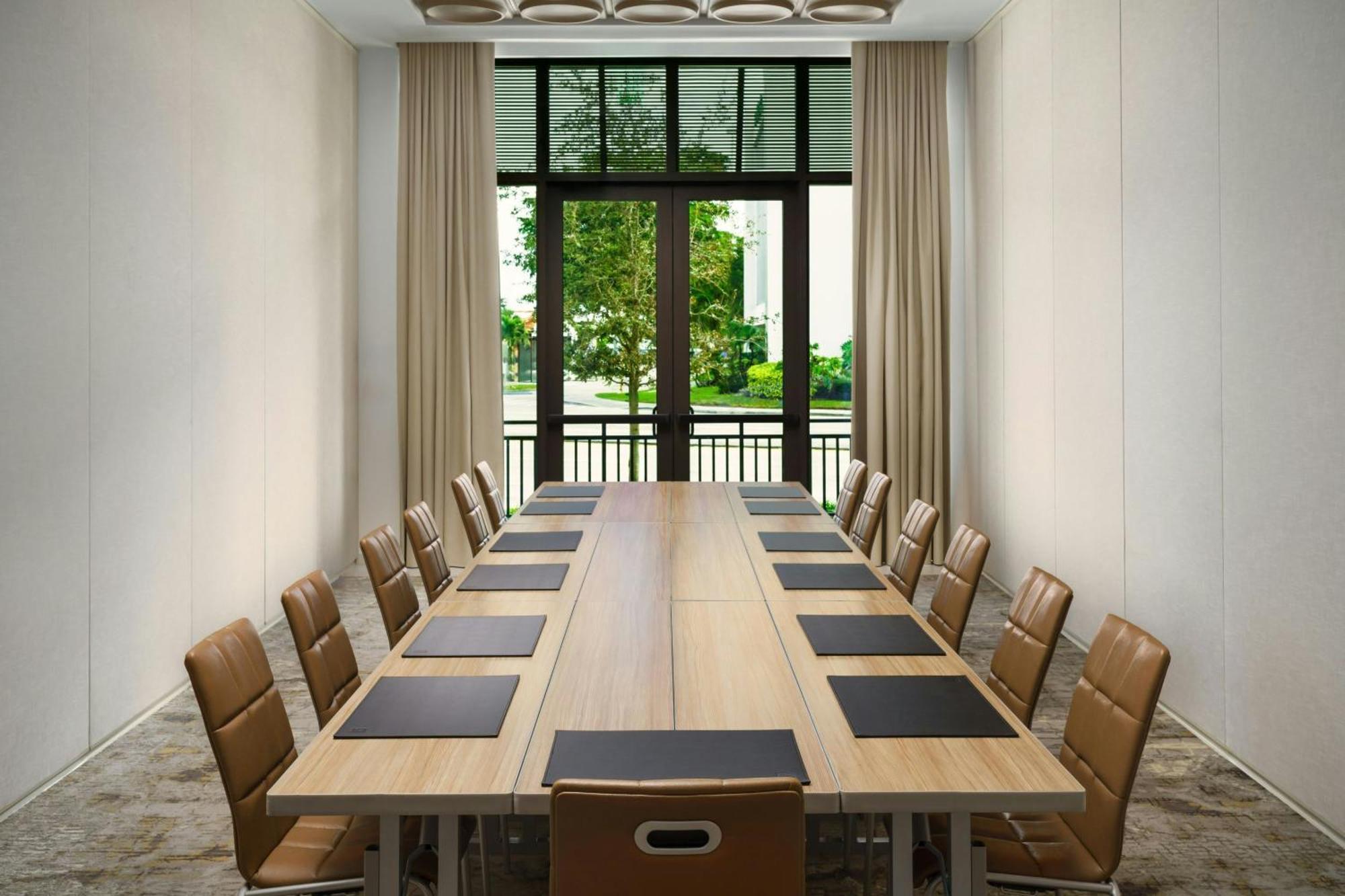 Ac Hotel By Marriott Naples 5Th Avenue Bagian luar foto