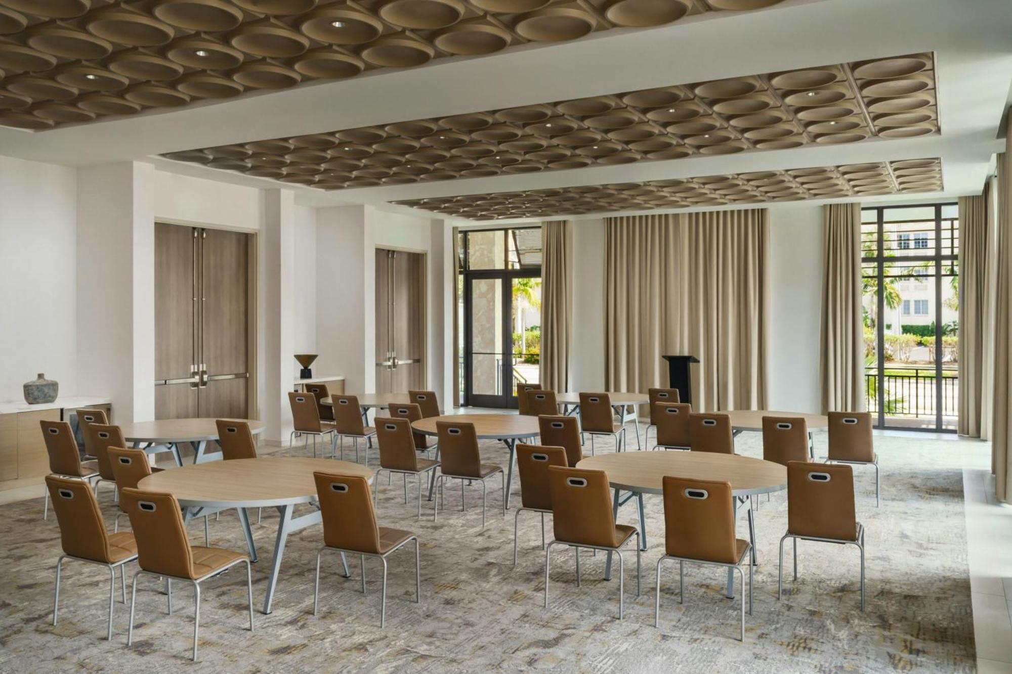 Ac Hotel By Marriott Naples 5Th Avenue Bagian luar foto